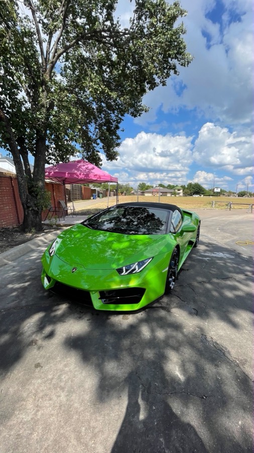 Magic Bubble Hand Car Wash — Lamborghini Huracán